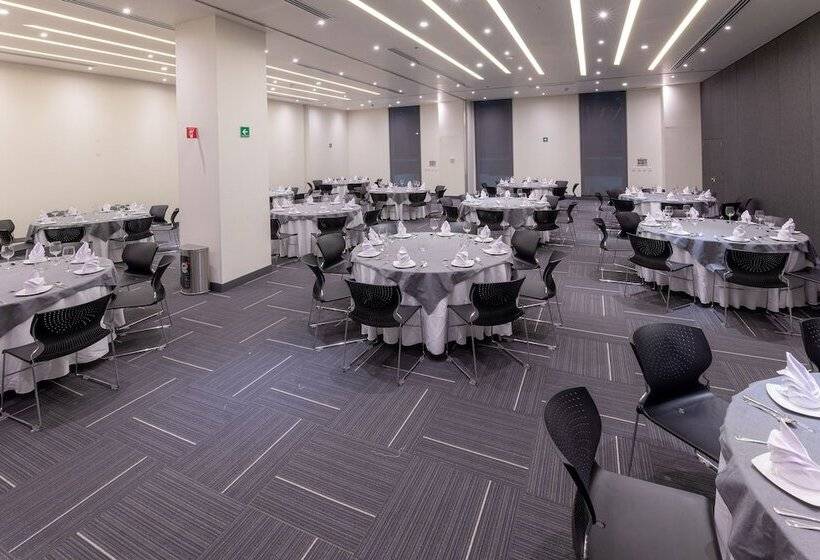 فندق Ramada Encore By Wyndham Guadalajara Aeropuerto