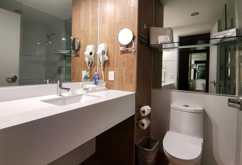 فندق Ramada Encore By Wyndham Guadalajara Aeropuerto