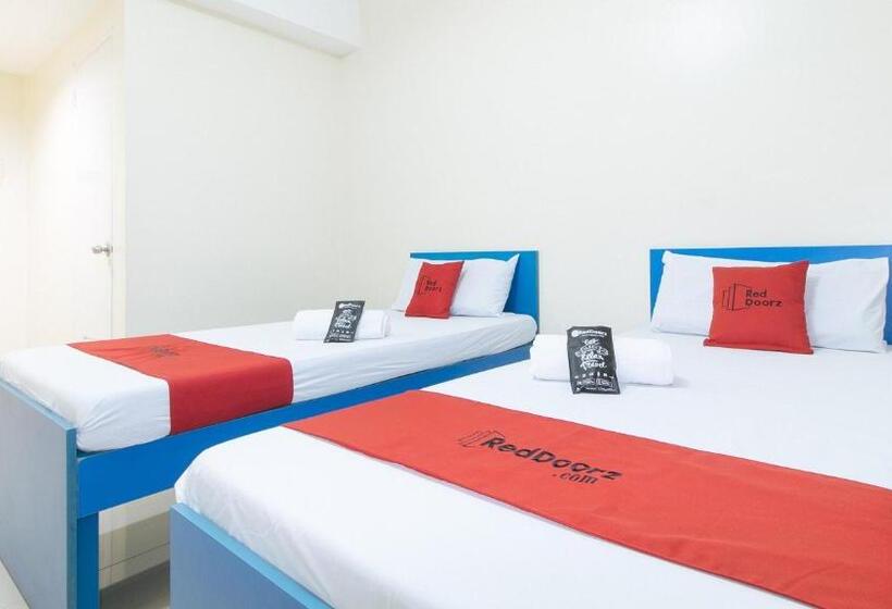 هتل Reddoorz @ Insular Square Mandaue City
