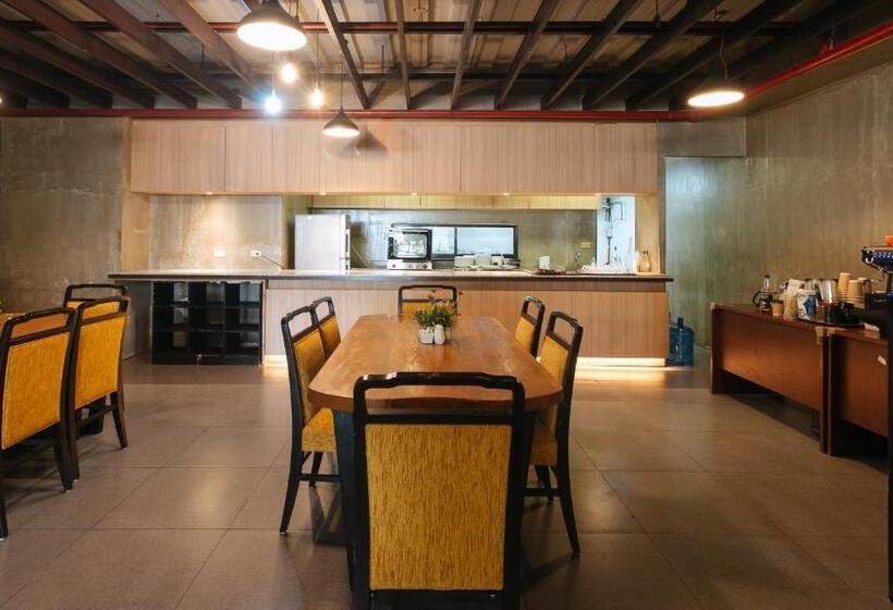 هتل Reddoorz @ Insular Square Mandaue City