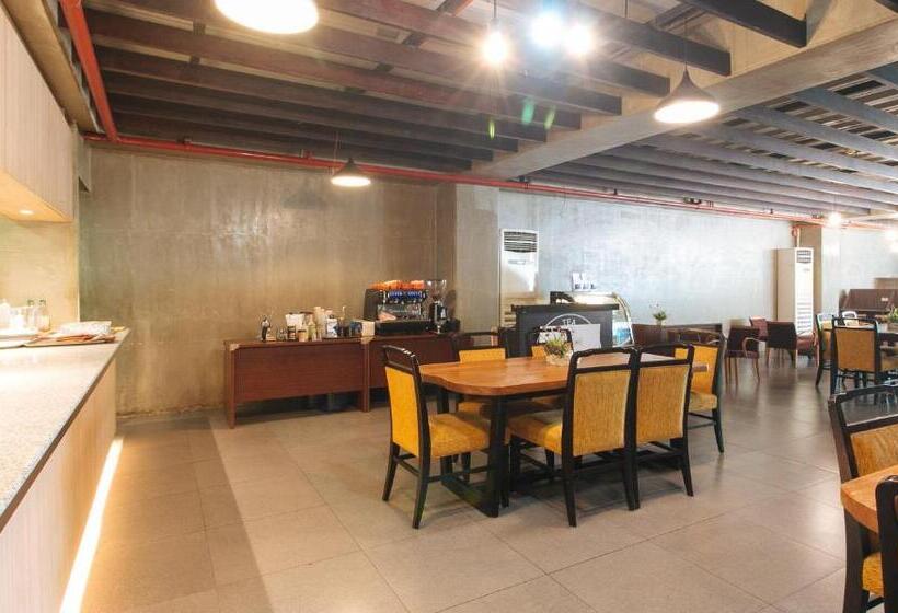 هتل Reddoorz @ Insular Square Mandaue City