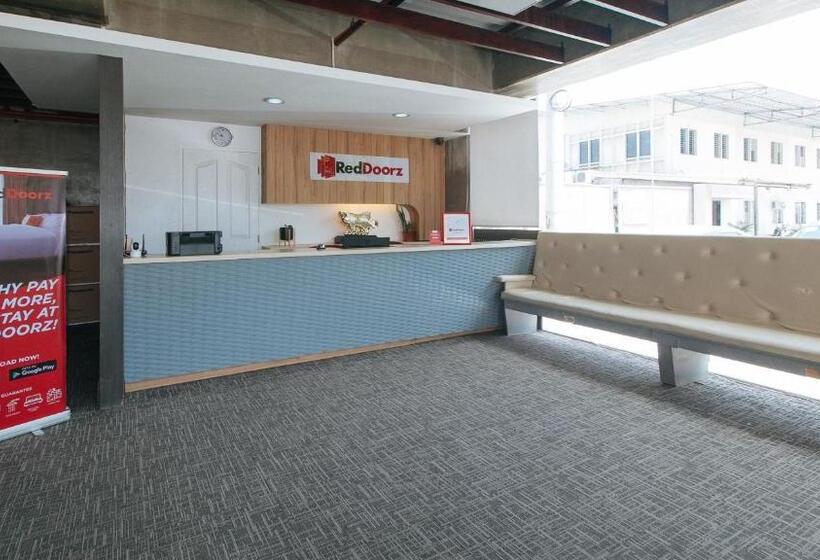 هتل Reddoorz @ Insular Square Mandaue City