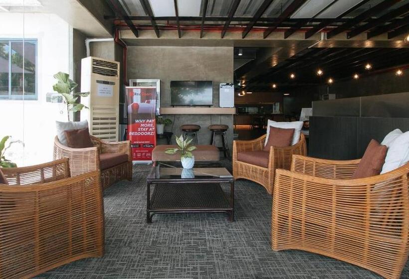 هتل Reddoorz @ Insular Square Mandaue City