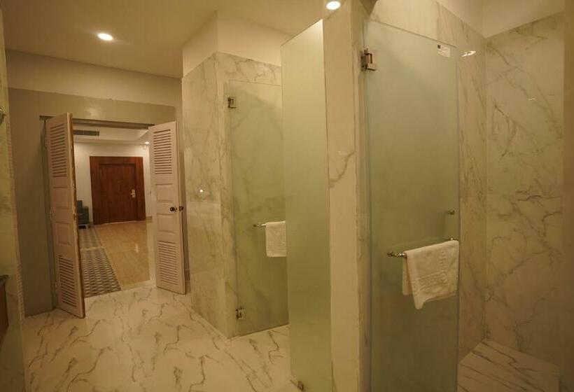 Отель Seven Hills