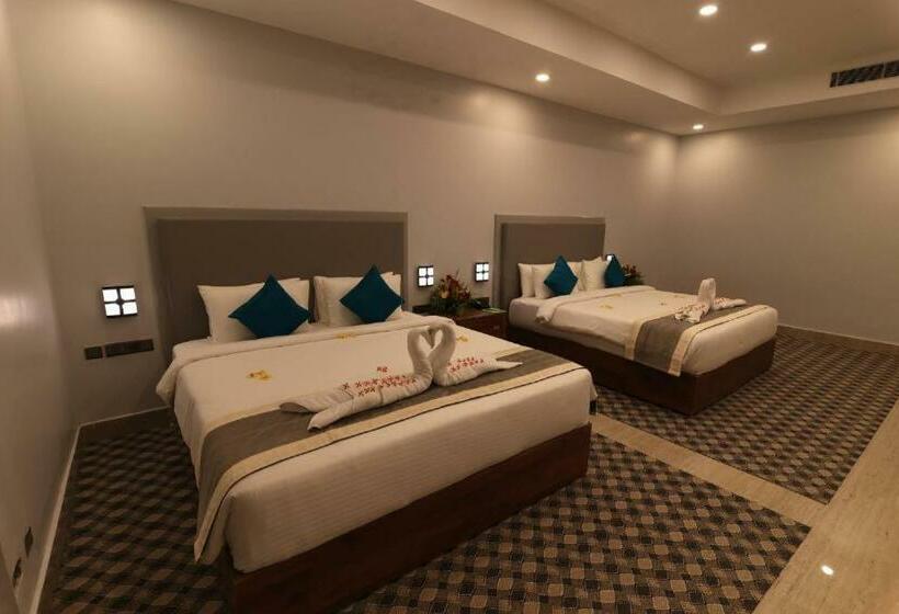 Отель Seven Hills