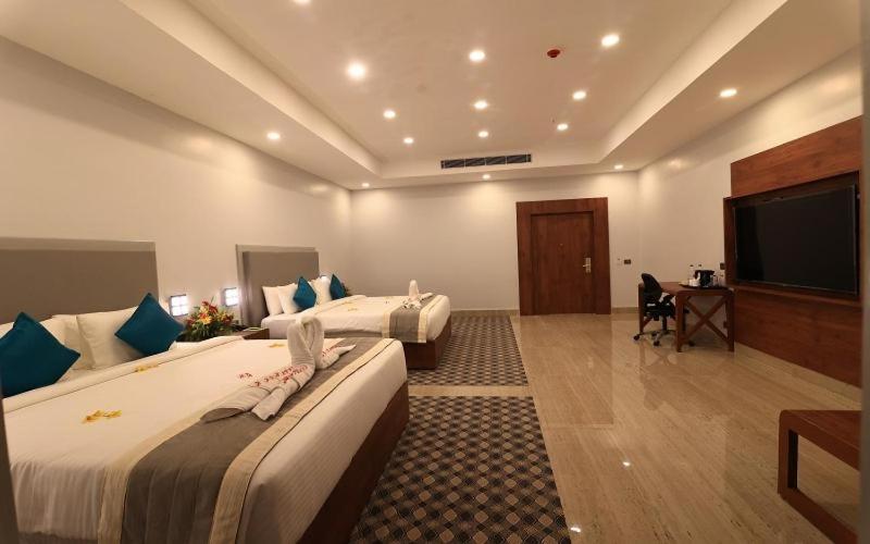 Отель Seven Hills