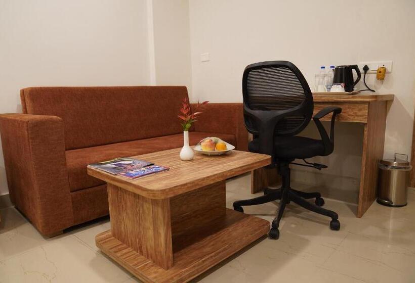 Отель Seven Hills