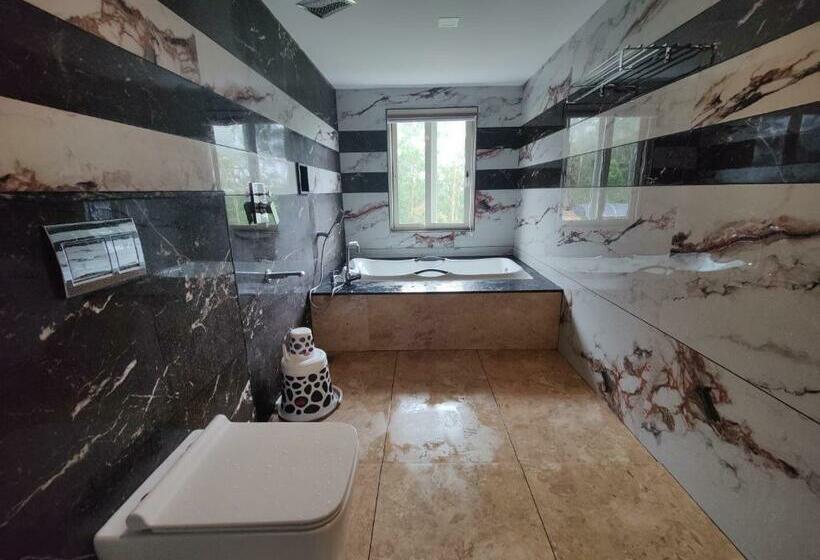 ホテル Skylark Holidays Premium Chinnakkanal Munnar