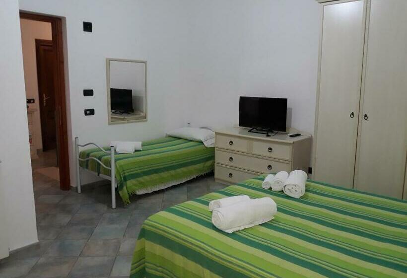 پانسیون Room In Guest Room Super Comfort Room In Sardinia Italy