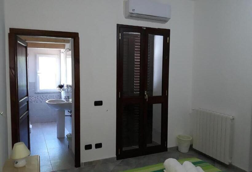 پانسیون Room In Guest Room Super Comfort Room In Sardinia Italy