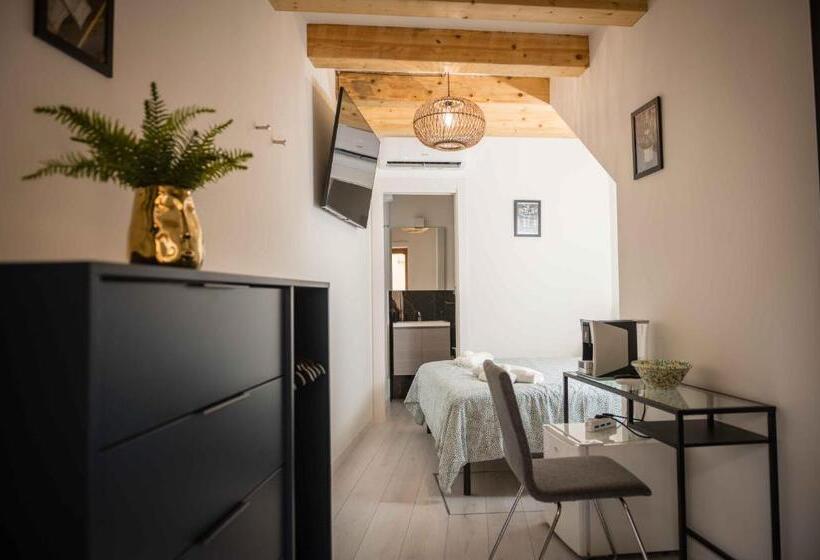 ペンション The Wine