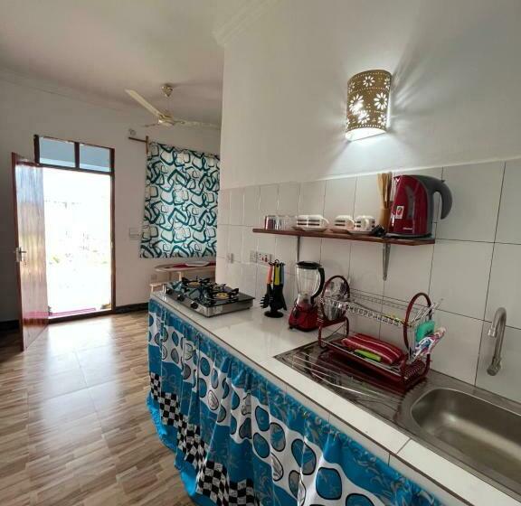 تختخواب و صبحانه Amos House