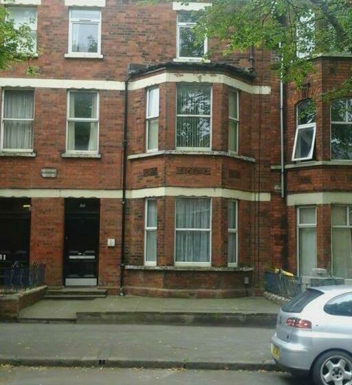 مبيت وإفطار Eglantine Townhouse