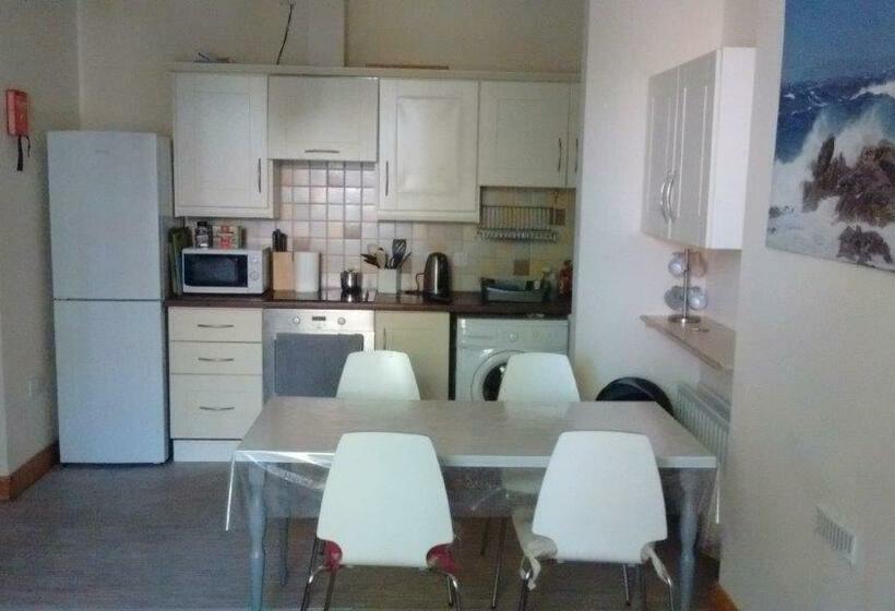 مبيت وإفطار Eglantine Townhouse