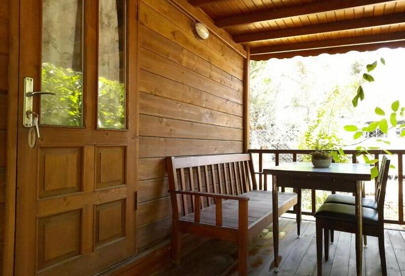تختخواب و صبحانه Endemik Bungalov