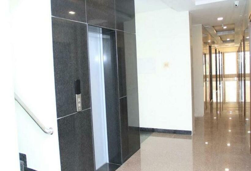 호텔 A And M Rooms And Residences