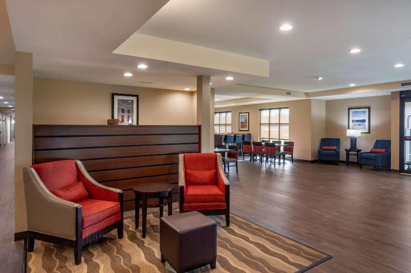 هتل Comfort Inn & Suites