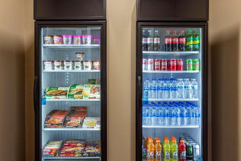 Отель Comfort Inn & Suites