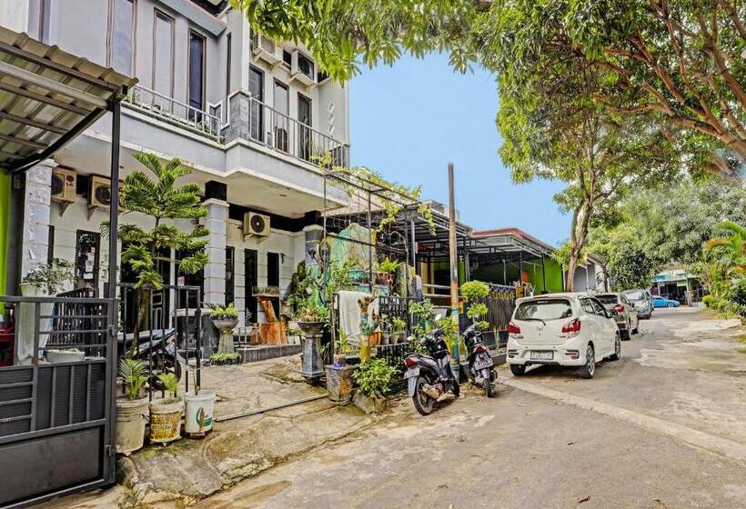 فندق Oyo 91363 Lia Stay Syariah