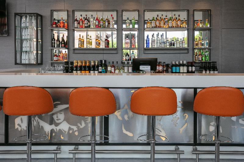 Sadie Best Western Hotel At Luton