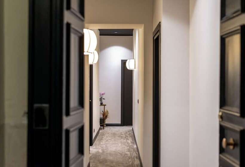 هتل The Couper Castello