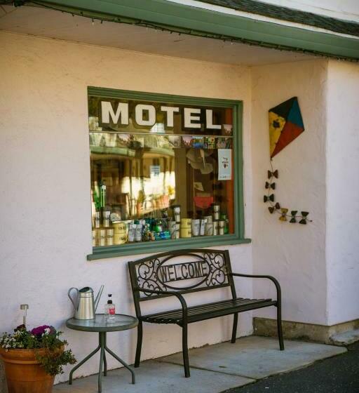 汽车旅馆 Outside Inn