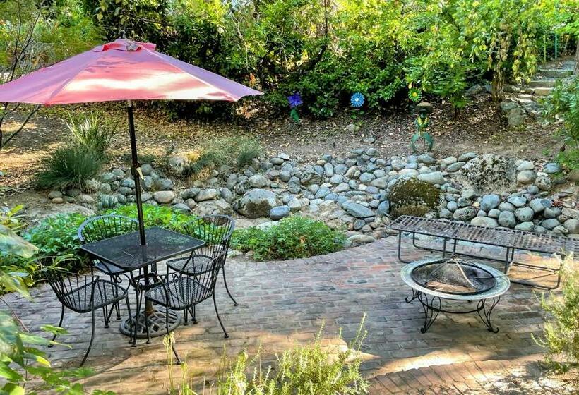 汽车旅馆 Outside Inn