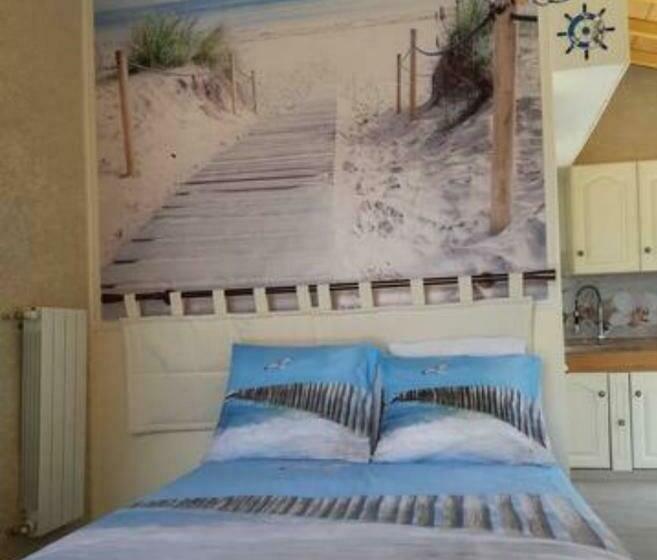 ペンション Charmant Studio Calme, Avec Piscine