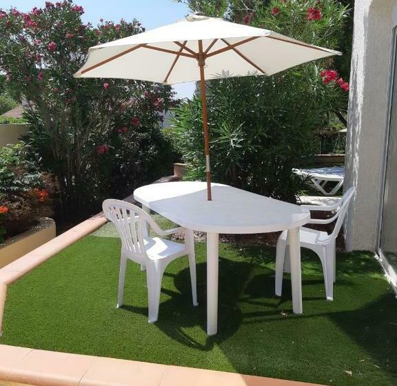 ペンション Charmant Studio Calme, Avec Piscine