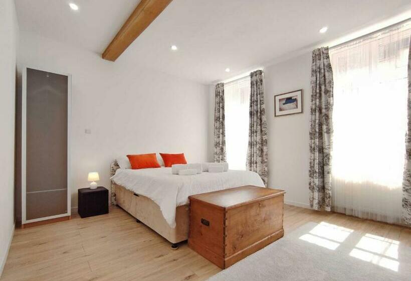 بنسيون Studio   Pied à Terre Saulieu