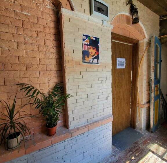 هاستل El Hostal