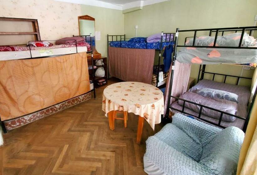 هاستل El Hostal