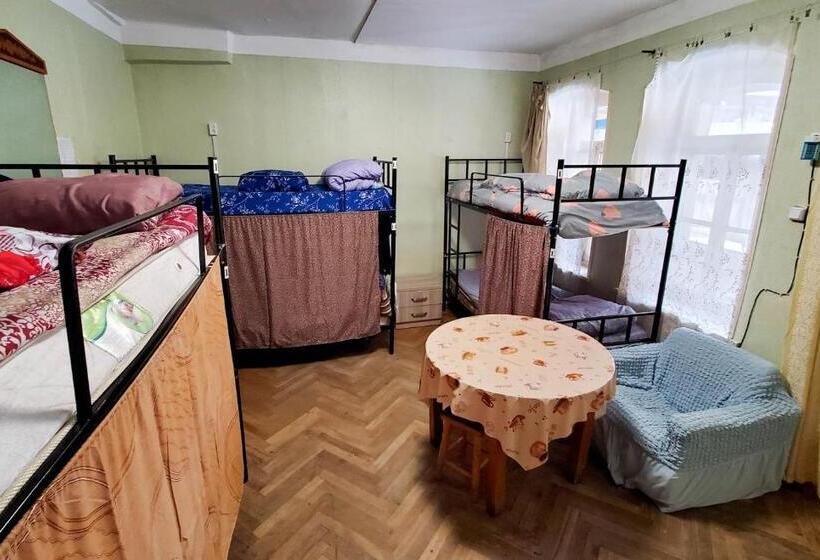 هاستل El Hostal