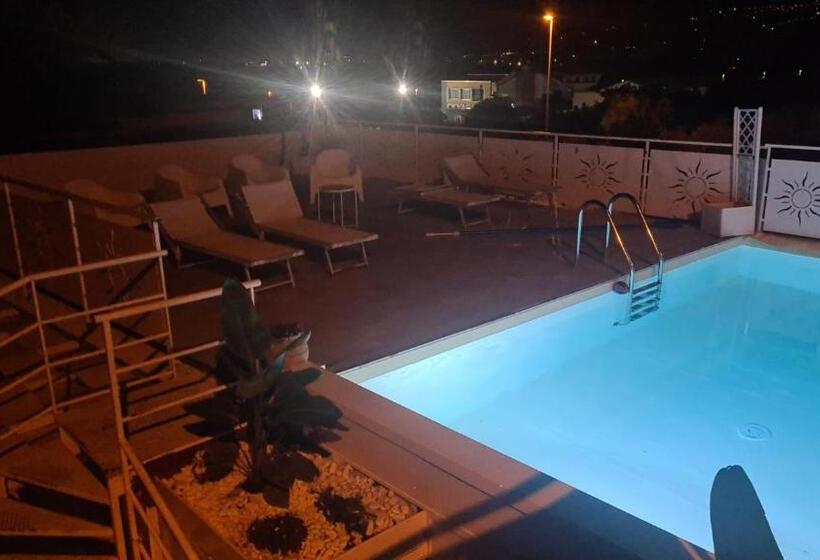 تختخواب و صبحانه Beb Ninkasi Luxury