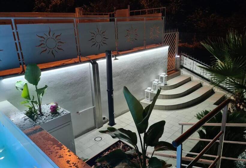 تختخواب و صبحانه Beb Ninkasi Luxury