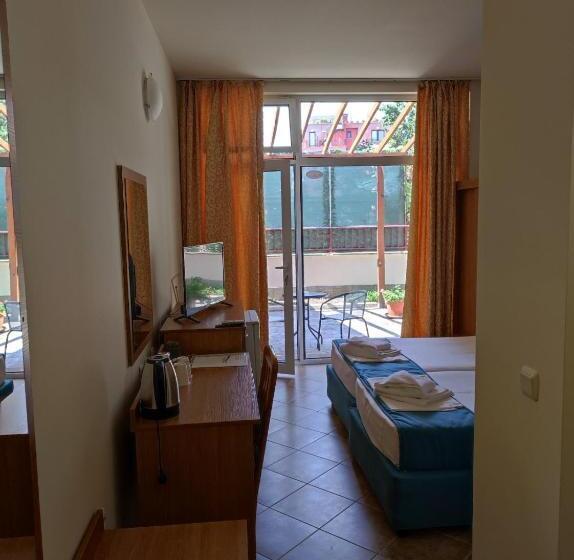 Hotelli аурелия бей