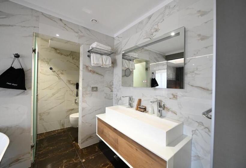 בית מלון כפרי Aniroc Signature