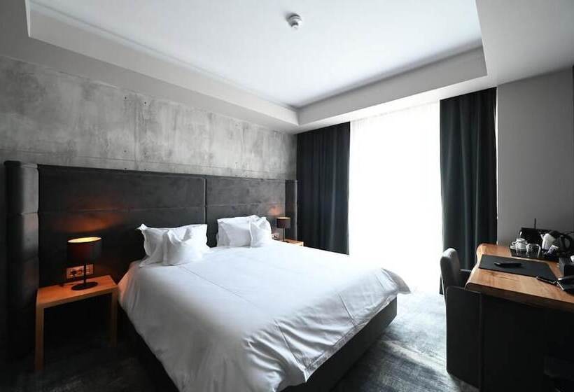 בית מלון כפרי Aniroc Signature