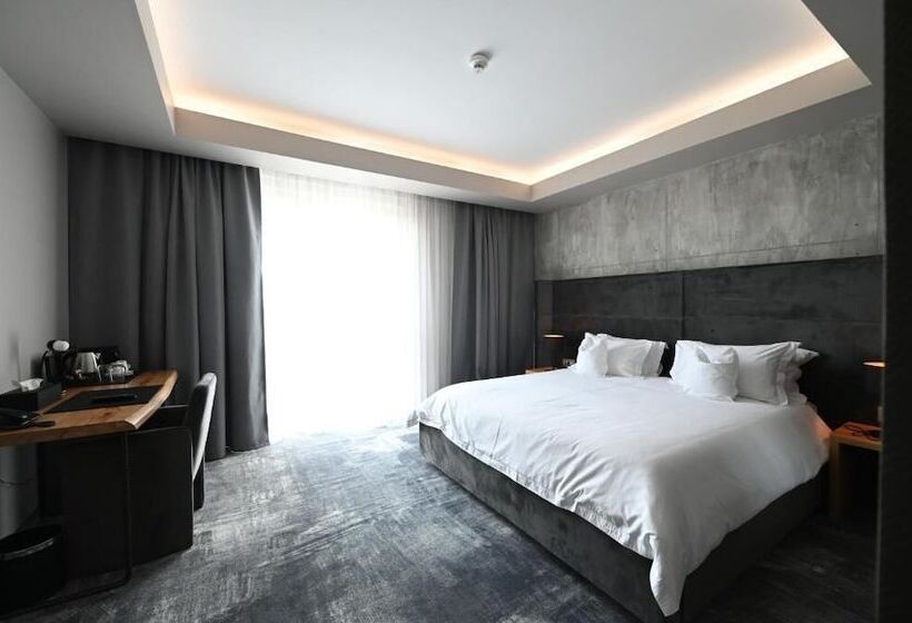 בית מלון כפרי Aniroc Signature