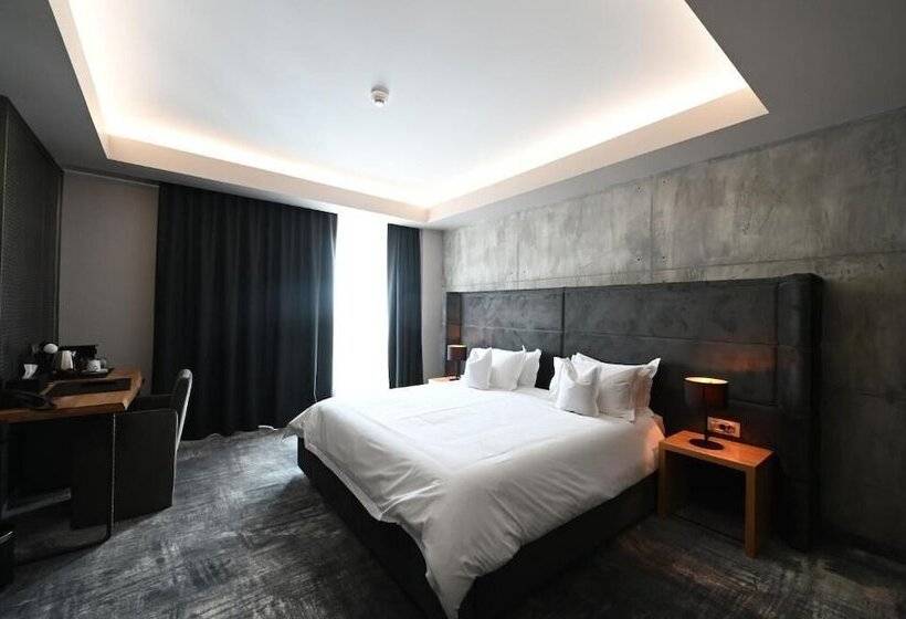 בית מלון כפרי Aniroc Signature