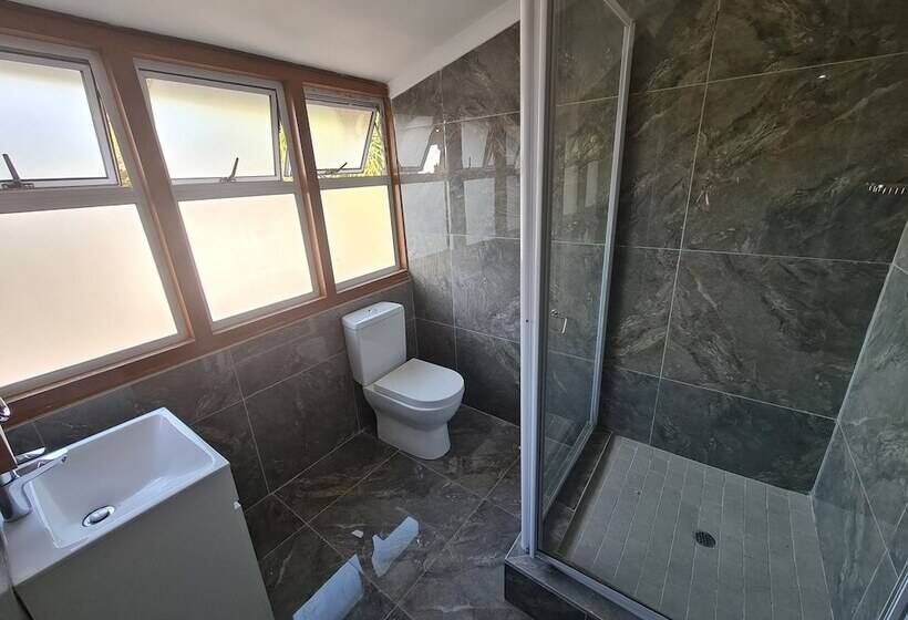 Отель Luxe On Ridge Boutique