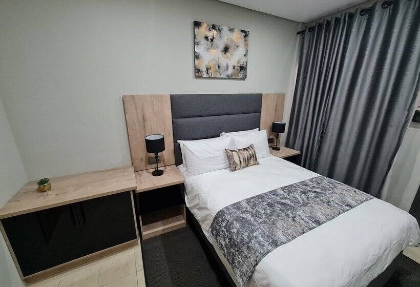 Отель Luxe On Ridge Boutique