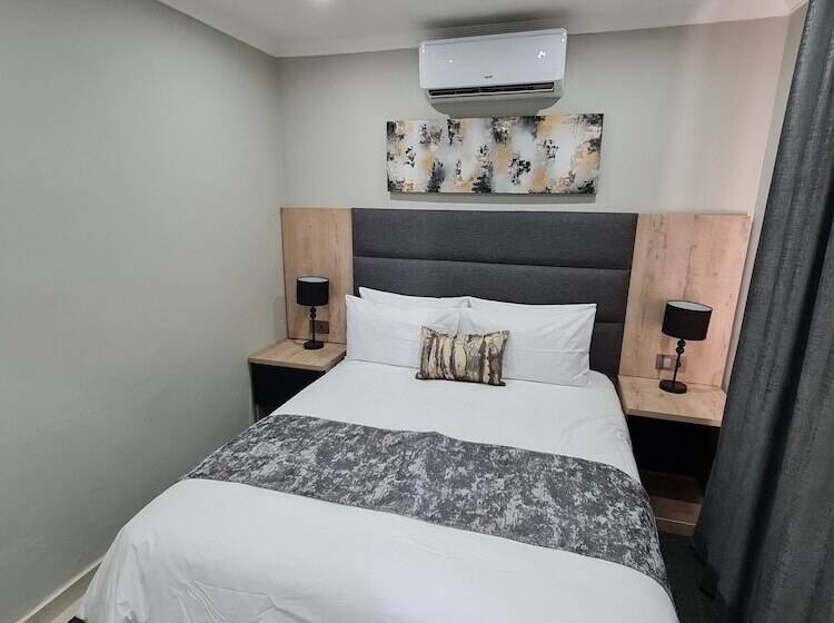 Отель Luxe On Ridge Boutique