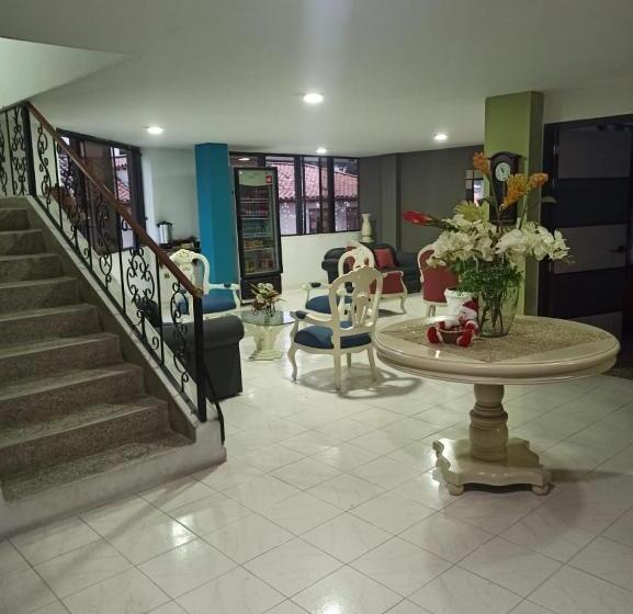 هتل Plaza Real Ocaña