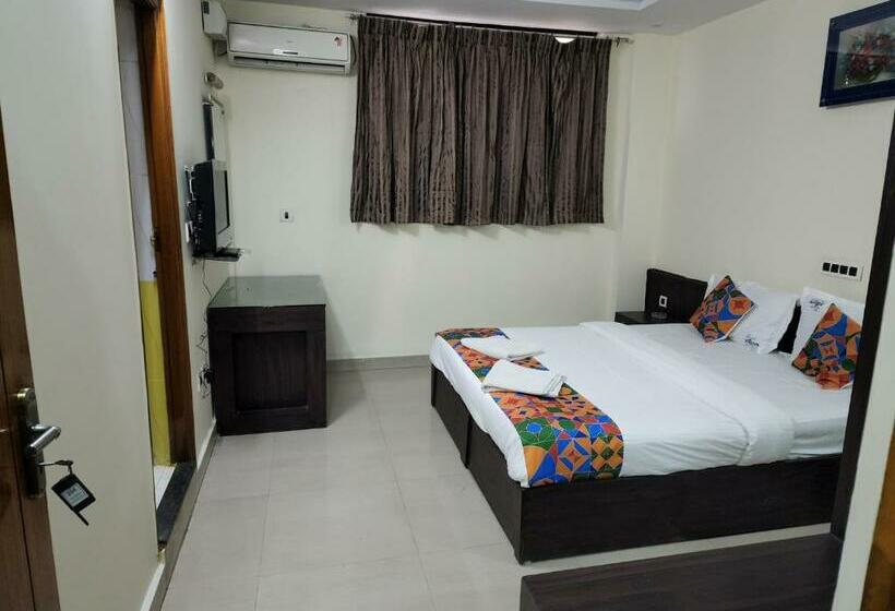 Westernsuites Hotel / Spa