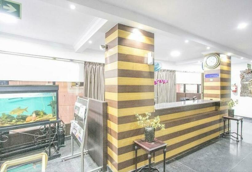 Westernsuites Hotel / Spa