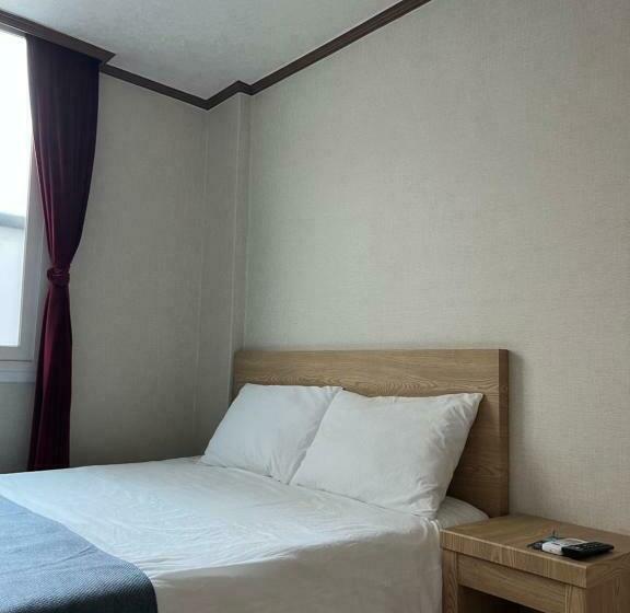 Pensió Bricks Stay Jeju City & Aiport