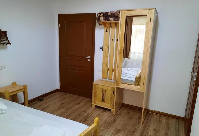 بنسيون Izvorul Maleii