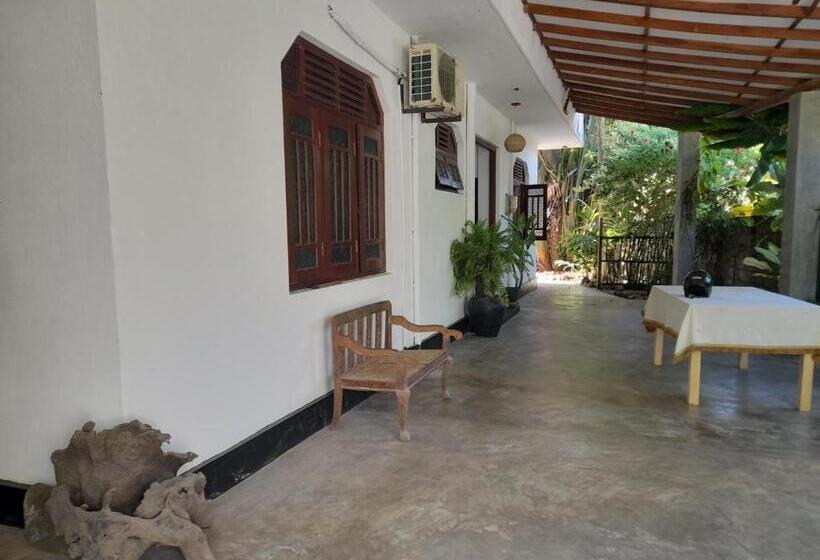 بنسيون Mealanie S House