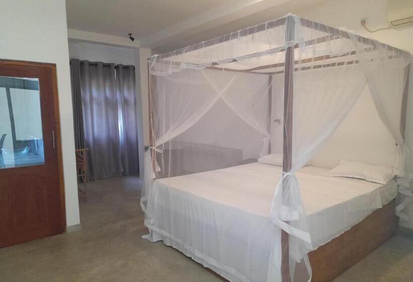 بنسيون Mealanie S House